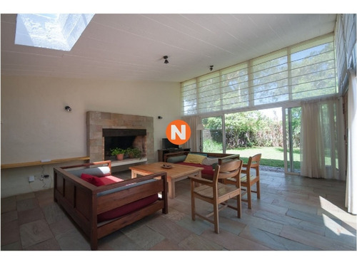 Casa En Venta, Mansa, Punta Del Este, 4 Dormitorios.- Ref: 209956