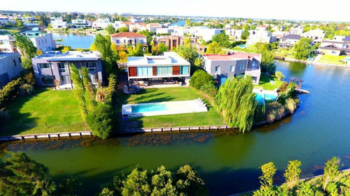 Casa En Venta Cabos Del Lago, Al Agua.