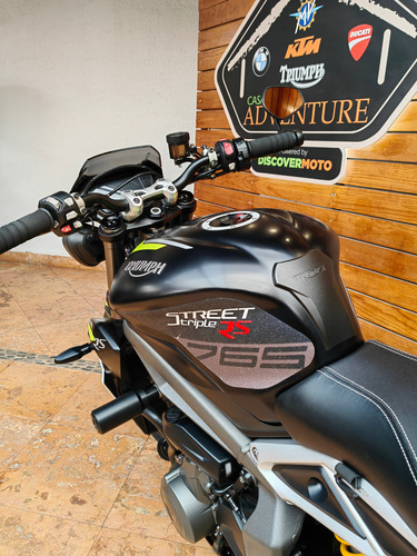 Triumph Street Triple Rs Equipada