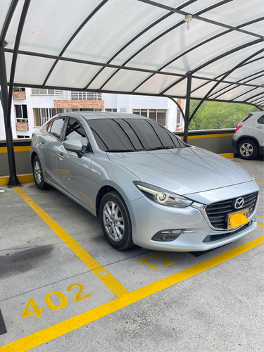 Mazda 3 Sedan Touring