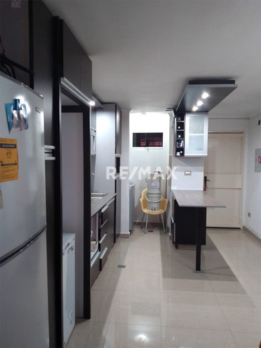 Imagen 5 de 15 de Venta De Amplio Apartamento En Urb. La Sabana, Guatire. Edo. Miranda