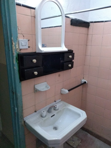 Casa De 4 Ambientes Con Cochera Y Fondo Libre