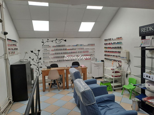 Local Comercial De 3 Niveles En Venta Cobres De Vitacura