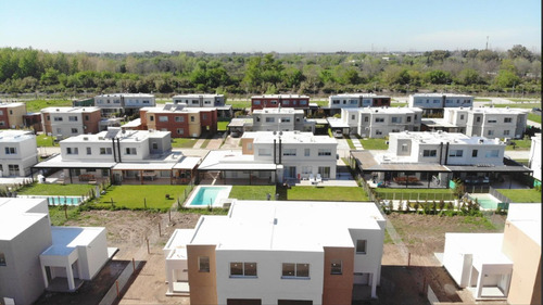 Casa Con Parque - Benavidez - Casas Santa Ana Ii - Eidico