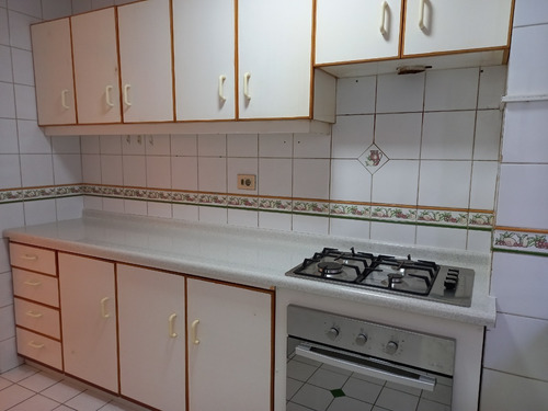 Imagen 15 de 28 de Vendo Amplísimo Departamento Remodelado