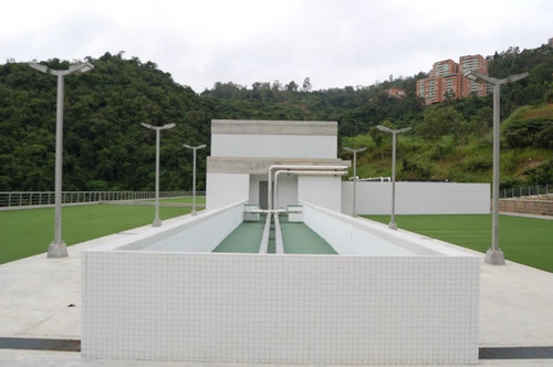 Imagen 9 de 11 de Se Vende Centro Empresarial 13156m² 2h/3b/2p Lomas Del Sol