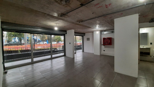Local Primer Piso Placa Comercial Av Bilbao/ Roberto Del Río