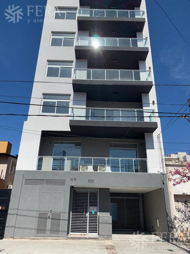 Venta De Departamento 3 Ambientes Con Patio Y Cochera En Wilde (24585)