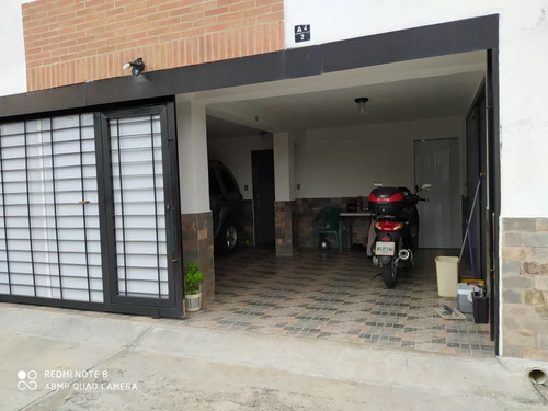 Imagen 2 de 13 de Lamanna Venta Townhouse Urb. Loma Mágica. Carrizal