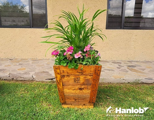 Imagen 3 de 7 de Maceta De Madera Tipo Jardinera De Cono Mediana