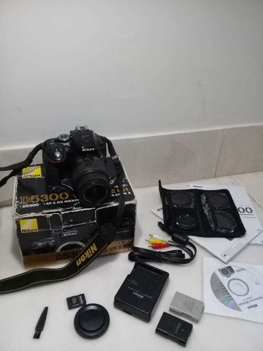 Camera Nikon D5300 + Lente 18-55mm + Acessórios Seminova