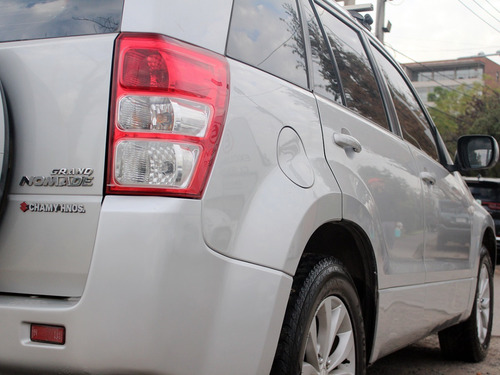 Imagen 7 de 20 de Suzuki Grand Nomade Glx Sport 2.4 Mt 2015