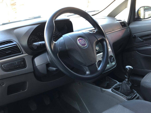 Fiat Punto 1.4 Attractive 8v Flex 4p Manual