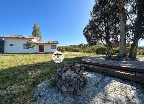 Casa 4 Dormitorios En Condominio Los Laureles 5.000 M2