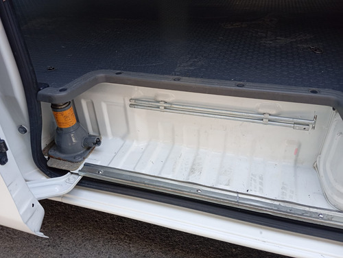 Nissan Urvan 2.5 Panel Amplia Aa Mt