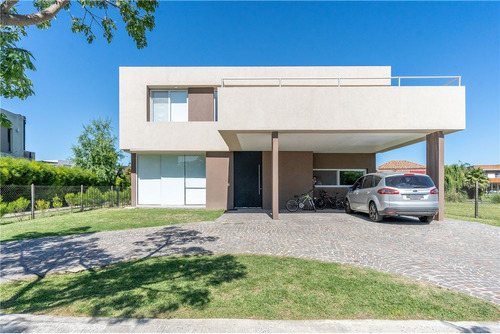 Casa En Venta  Nuevo Quilmes Con Vista A La Laguna