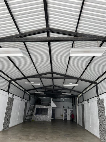 Se Vende Salón De Fiestas , En