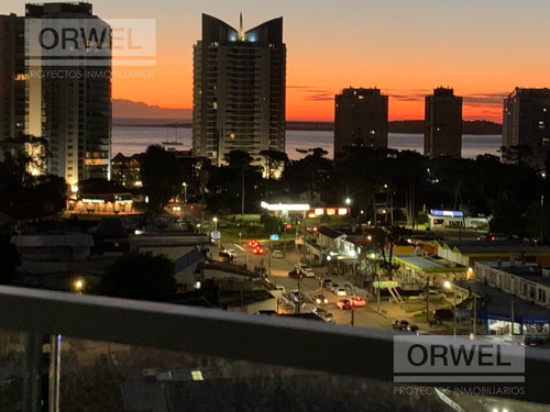 Torre View Punta Del Este, 2 Dorm. Cochera.