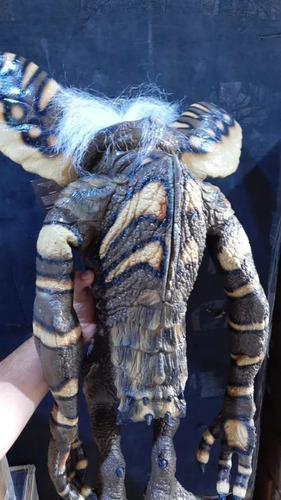 Muñeco Gremlin Evil Stripe Puppet Trick Or Treat Studios