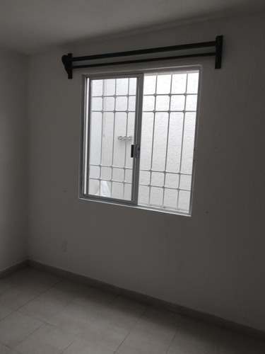 Imagen 9 de 12 de Casa De Una Recámara, Sala Comedor, Cocina Garage Y Patio