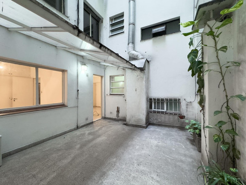 Venta - Departamento 2 Ambientes Con Patio - Recoleta