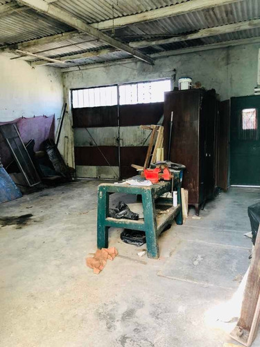 Ortiz De Zarate Y Fco Pla. Casa De 2 Dorm Y Garaje Camión