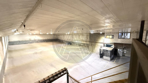 Depósito Con Oficinas 1900m2 En Alquiler - Barracas