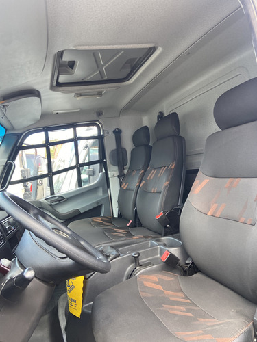 Mb Accelo 815 2021 No Cesto Aéreo Ou Chassi