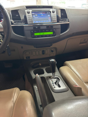 Toyota Hilux SW4 2.7 Srv Cuero Vvti 4x2 4at 5 Asientos