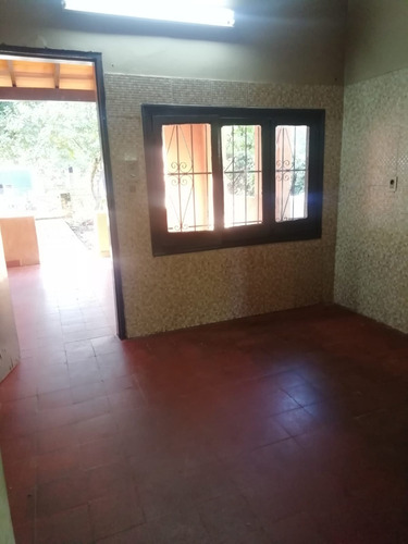 Imagen 8 de 20 de Alquilo Casa En Luque-laurelty Sobre Ruta Principal