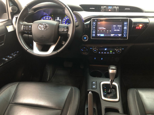 Toyota Hilux 2.7 Srv Cab. Dupla 4x4 Flex Aut. 4p Gasolina e álcool