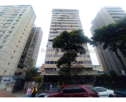 En Alquiler Estupendo Local Comercial Ubicado En El Recreo