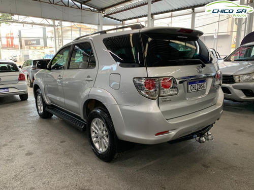 Toyota Hilux SW4 3.0 SRV 4X4 7 LUGARES 16V TURBO INTERCOOLER DIESEL 4P AUTOMÁTICO