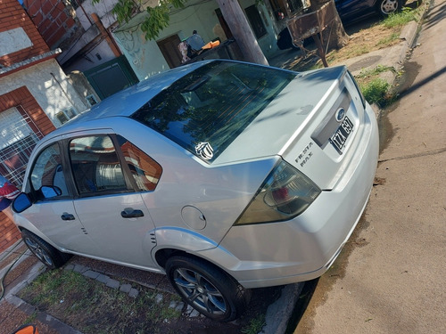 Imagen 3 de 9 de Ford Fiesta Max Ambiente