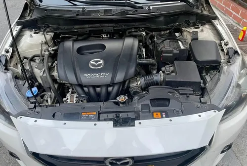 Mazda 2 Skyactive Blanco Perlado