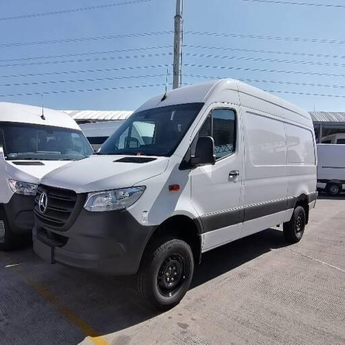 Imagen 1 de 10 de Sprinter Cargo Mediana 5.5 Ton Doble Rodada, Mod. 2021