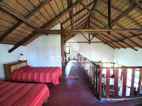 Casa En Venta. Piriápolis, Bella Vista. 4 Dormitorios, 3 Baños. 3052 M² De Terreno. A 200m De La Playa.