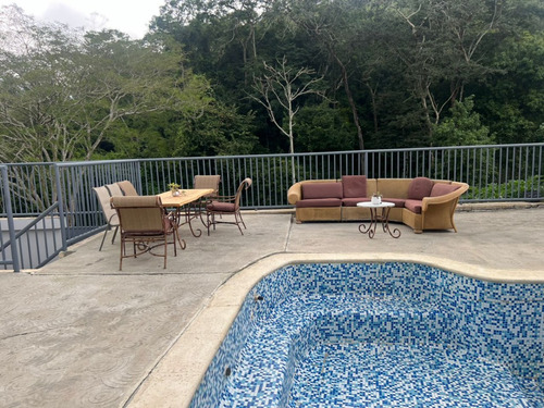 En Venta Casa De Tres Niveles En Altos De Guataparo, Valencia Estado Carabobo Venezuela / Emer.