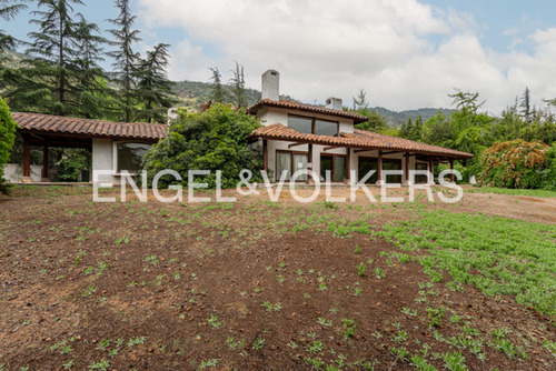 Casa Chilena En Jardín La Dehesa