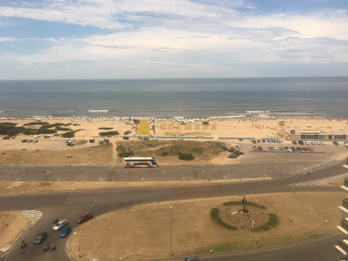 Muy Lindo Apartamento De 3 Dormitorios Con Balcon. Ubicado En La Brava, Con Muy Buena Vista.-ref:787
