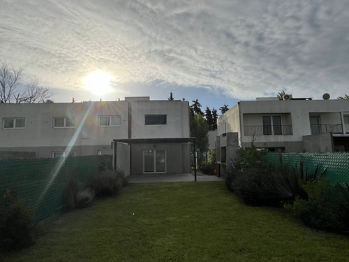 Venta Casa En 490 E132 Y 133 La Plata Gonnet