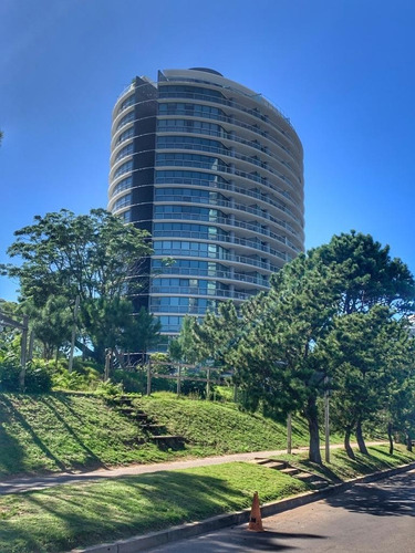 Imagen 15 de 24 de Alquiler Apartamento Panorámico Piso 15 Punta Del Este Torre Tressesenta Amenities Premium Mucama Excelente Ubicación Piscina Gym Sum Jacuzzi Sauna