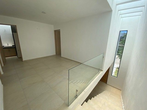 Casas En Venta En Grand Juriquilla, 3 Recamaras, Jardín, Family Room, Lujo!