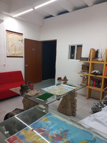 Amplio Local Comercial De 250 M² En Entrada De Zona Hotelera Ideal Para Bodega U Oficinas