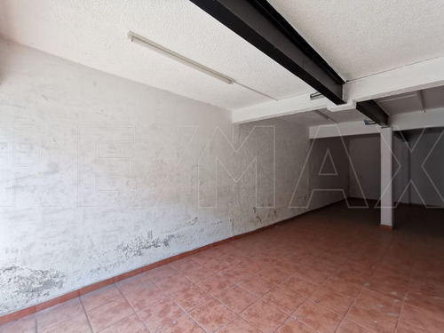 Casa En Esquina Con 430 M2 De Construcción.
