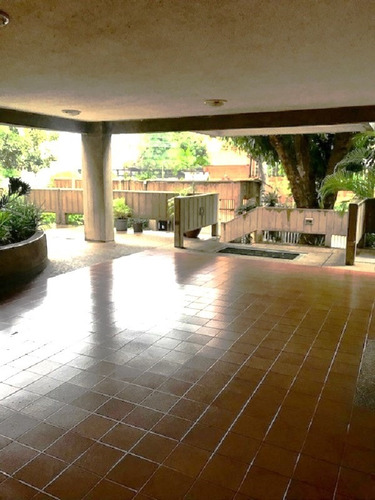 Apartamento Se Vende, 145m2, Los Chorros, Impecable, 3h, 4b., 2 Ptos Estac.