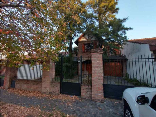 Venta De Casa De 4 Ambientes Con Fondo Y Parrilla