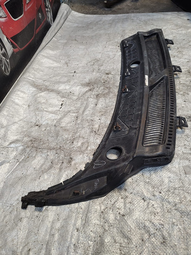 Tolva Rejilla Limpiadores Izquierda Ford Figo 2016 A 2018 Or (Usado)