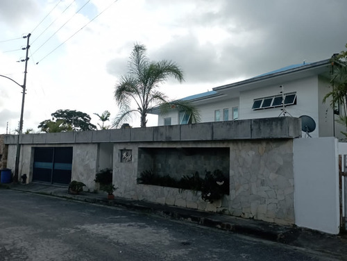 Venta Quinta En La Urb. Bosque De La Lagunita. El Hatillo. Milthonhouse53