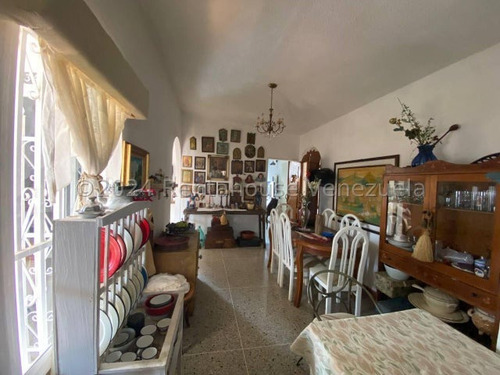 Naudy Escalona & Maribel Morillo Asesores Inmobiliarios De Rentahouse Venden Fabulosa Casa En Excelente Zona De Cabudare